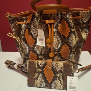 Beautiful Snake Printed Bucket Purse and Matching Wallet